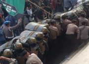 Ratusan Massa “Goyang” DPRD Sulut, Tolak Revisi UU Pilkada