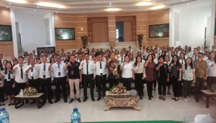 Berakhir dengan Semangat Pagi! Gelombang 2 Pelatihan Guru SMA/SMK/SLB Sulut Sukses Digelar, Febry Dien: “Harus Jadi Agen Perubahan, Jangan Takut Berinovasi!”