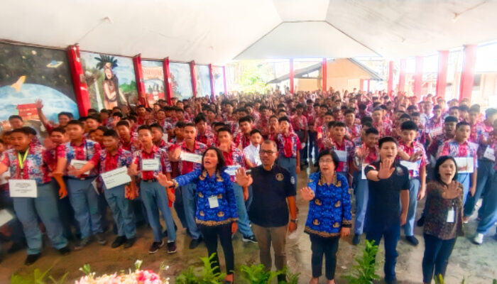 Densus 88 Edukasi Siswa Baru SMA Negeri 8 Manado tentang Bahaya Intoleransi dan Radikalisme