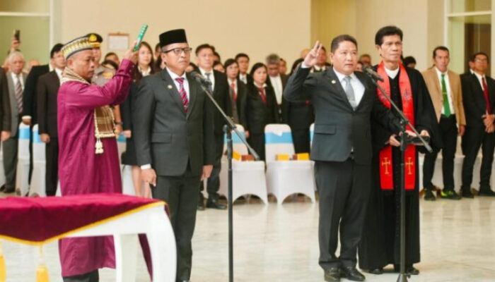 Gubernur Yulius Lantik Pj Sekprov dan Inspektur Daerah, Tekankan Pentingnya Kekompakan