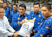 Bagikan 2.773 Ton Beras, Gubernur Yulius Pastikan Bantuan Pangan Juni-Juli Tepat Sasaran, Termasuk Kepulauan