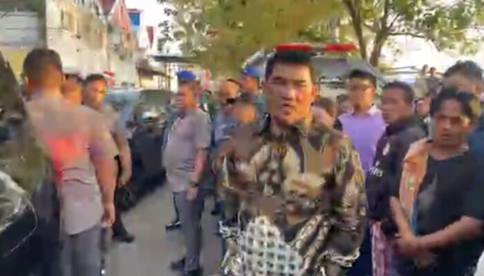 Tinjau Langsung Situasi Pelabuhan Pasca KM Barcelona Terbakar, Gubernur Yulius Pastikan Penanganan Optimal