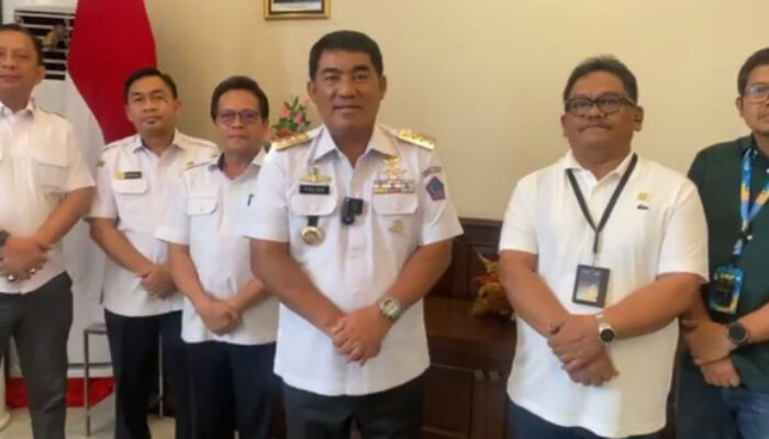Yulius Selvanus Penuhi Janji Beri Penghargaan untuk Nelayan Penyelamat KM Barcelona: Sebelum 17 Agustus, Listrik 1X24 Jam untuk Pulau Gangga