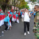 Kesbangpolda Sulut wakili Gubernur Yulius membagikan 1.000 bendera Merah Putih kepada masyarakat dan melibatkan 60 calon Paskibraka.