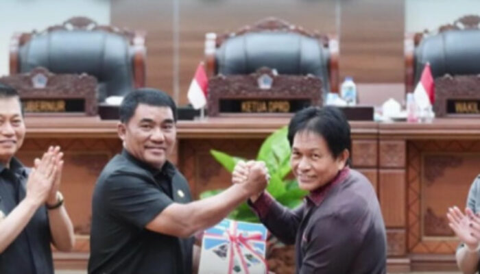 Penandatanganan KUA-PPAS Perubahan APBD 2025, Yulius Selvanus Tekankan Akuntabilitas Anggaran