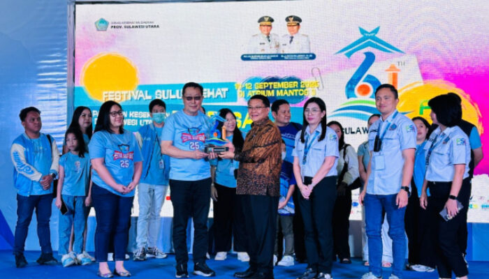 Siloam Hospitals Manado Raih Penghargaan “The Most Attractive Booth” di Festival Sulut Sehat 2025