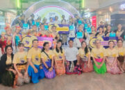 Peserta juara 1 dan 2 serta 3, foto bersama dengan seluruh Tim Juri, pada acara #MenaridiMall2025, di Manado Town Square,