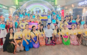 Peserta juara 1 dan 2 serta 3, foto bersama dengan seluruh Tim Juri, pada acara #MenaridiMall2025, di Manado Town Square,