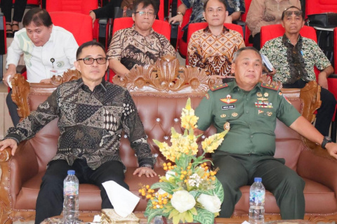 Rektor Unsrat bersama Pangdam Kodam XIII/Merdeka.