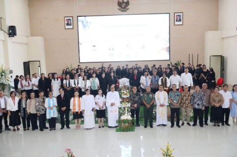 Foto bersama, Rektor Unsrat, Pangdam Kodam XIII/Merdeka, Panitia Paskah 2026.