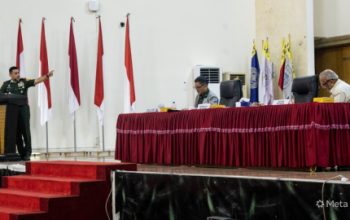 “Jika Ingin Damai, Siapkan Perang”: Gubernur Akmil Mayjen Rano Tilaar Paparkan Geopolitik di Unsrat